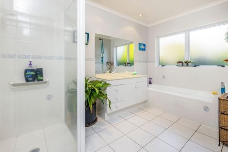 Photo of property in 20 Lothian Brae, Wattle Downs, Auckland, 2103