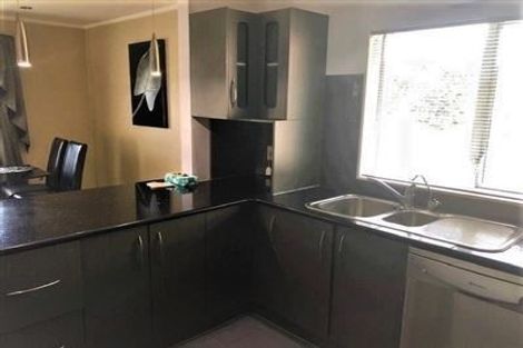 Photo of property in 2/421 Mount Albert Road, Mount Roskill, Auckland, 1041