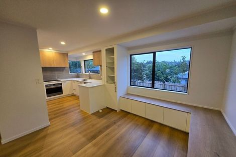 Photo of property in 2/26 Fernlea Rise, Bayview, Auckland, 0629