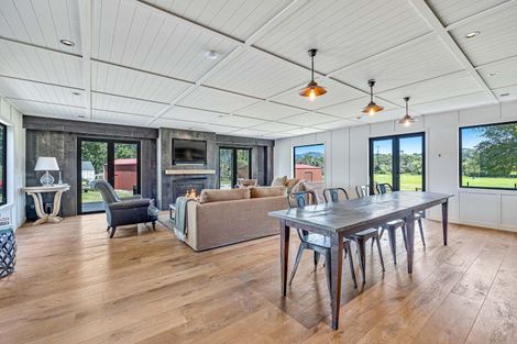 Photo of property in 377 Clevedon Kawakawa Road, Clevedon, Papakura, 2585