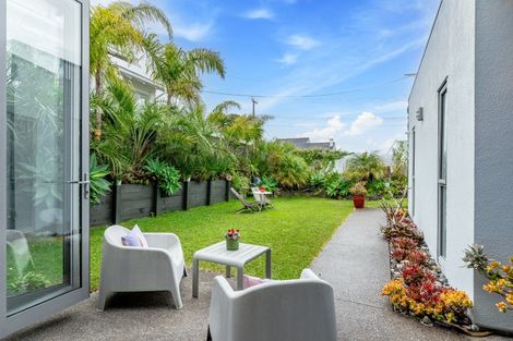 Photo of property in 7 Merani Street, Narrow Neck, Auckland, 0622