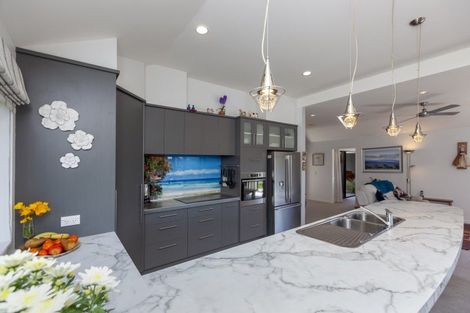 Photo of property in 4 Matuku Place, Paraparaumu Beach, Paraparaumu, 5032