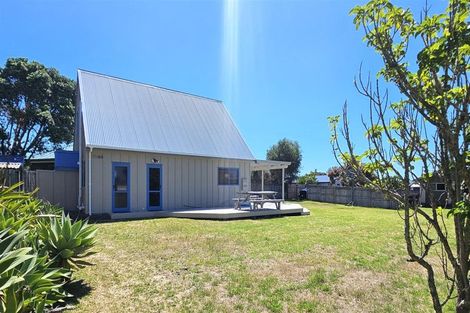 Photo of property in 135 Kowhai Avenue, Matarangi, Whitianga, 3592