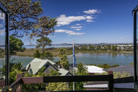 Photo of property in 199 West Harbour Drive, West Harbour, Auckland, 0618