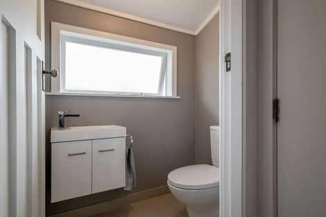Photo of property in 24 Elmira Avenue, Hokowhitu, Palmerston North, 4410