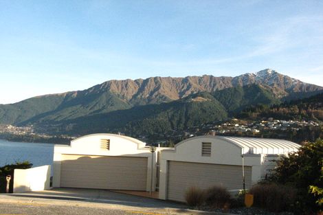 Photo of property in 15 Mincher Road, Kelvin Heights, Queenstown, 9300