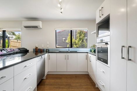 Photo of property in 4/10 Heathglen Place, Bayview, Auckland, 0629