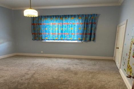 Photo of property in 33 Glencoe Road, Browns Bay, Auckland, 0630