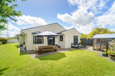 Photo of property in 100 Summerhill Drive, Fitzherbert, Palmerston North, 4410
