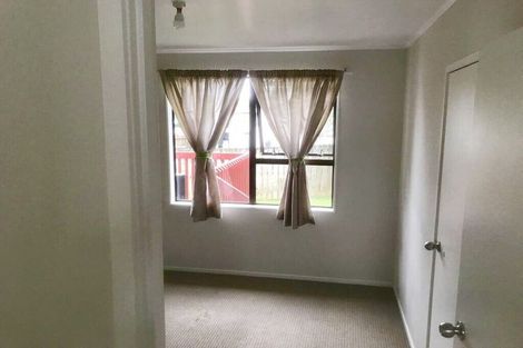 Photo of property in 2/5 Ebenezer Way, Clendon Park, Auckland, 2103