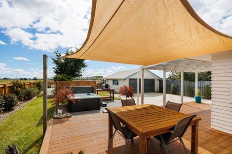 Photo of property in 42 Peters Avenue, Cloverlea, Palmerston North, 4412