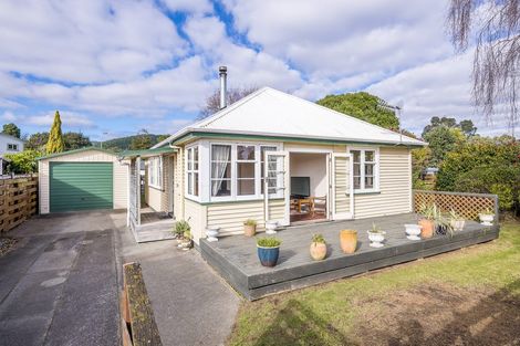 Photo of property in 12 Rodney Grove, Paraparaumu, 5032