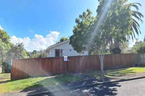Photo of property in 3 St Margaret Place, West Harbour, Auckland, 0618