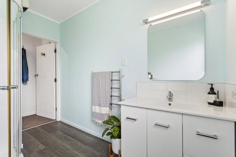 Photo of property in 1/2a Eskdale Road, Birkdale, Auckland, 0626