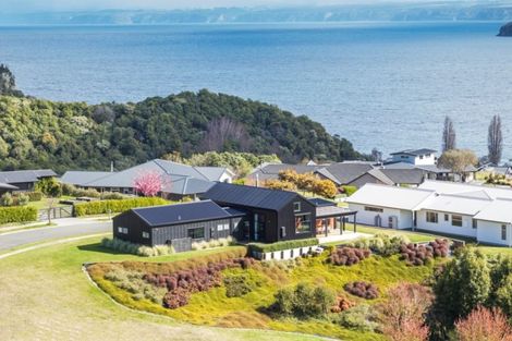 Photo of property in 2 Peregrine Place, Kinloch, Taupo, 3377