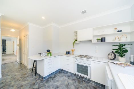 Photo of property in 35 Florence Avenue, Palmerston North, 4414