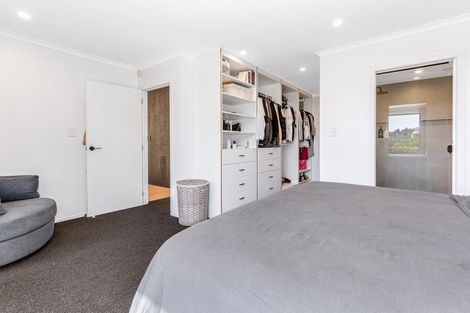 Photo of property in 302 Paremata Road, Whitby, Porirua, 5381