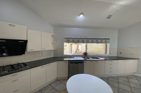 Photo of property in 5 Gretna Green, Browns Bay, Auckland, 0630