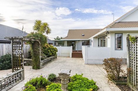 Photo of property in 318 Manly Street, Paraparaumu Beach, Paraparaumu, 5032