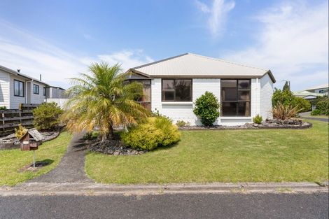 Photo of property in 105 Everitt Crescent, Whangamata, 3620