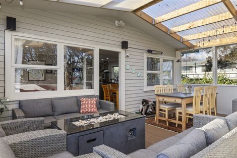 Photo of property in 15 Charles Crescent, Rainbow Point, Taupo, 3330