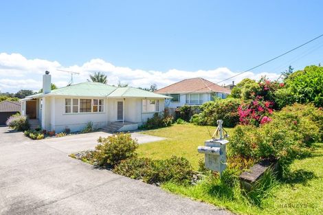Photo of property in 15 Cliff View Drive, Green Bay, Auckland, 0604