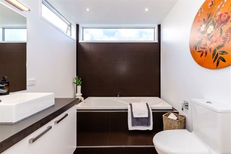 Photo of property in 1b Winara Avenue, Waikanae, 5036