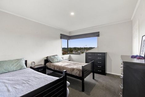 Photo of property in 9 Sandel Rise, Merrilands, New Plymouth, 4312