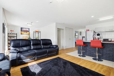 Photo of property in 2/124 Stancombe Road, Flat Bush, Auckland, 2016
