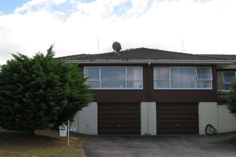 Photo of property in 3/2 Longbill Place, Glendene, Auckland, 0602