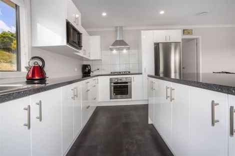 Photo of property in 17a Gloucester Street, Cannons Creek, Porirua, 5024