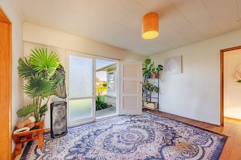 Photo of property in 18 Howard Road, Taradale, Napier, 4112