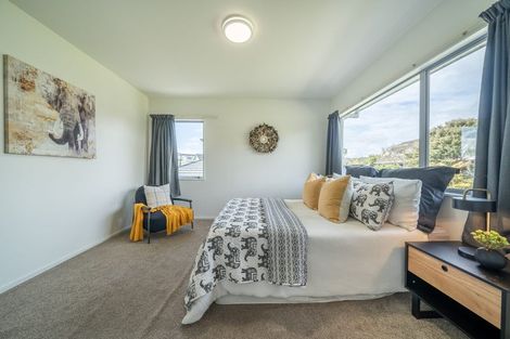 Photo of property in 12 Lanyon Place, Whitby, Porirua, 5024