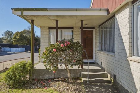 Photo of property in 1/98a Lake Terrace Road, Burwood, Christchurch, 8061
