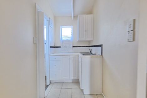 Photo of property in 1/2 Palmer Avenue, Glen Eden, Auckland, 0602