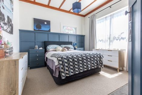 Photo of property in 15 Waverley Street, Waipawa, 4210