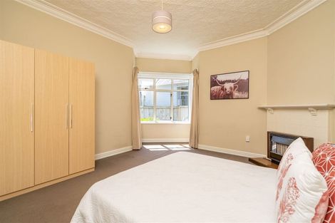 Photo of property in 69 Hargest Crescent, Saint Clair, Dunedin, 9012