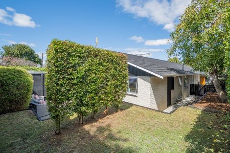 Photo of property in 2/5 Huapai Street, Onehunga, Auckland, 1061