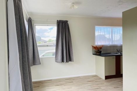 Photo of property in 21 Kemble Close, Mangere, Auckland, 2022