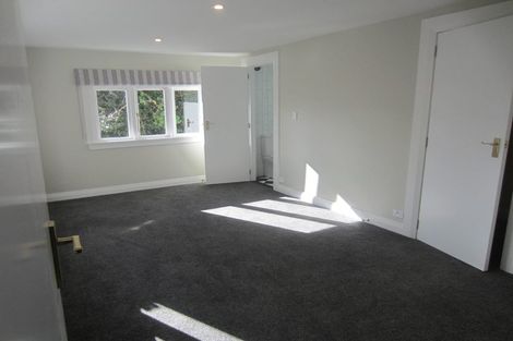 Photo of property in 2/139 Wadestown Road, Wadestown, Wellington, 6012