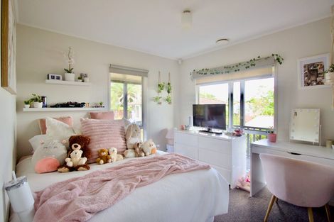 Photo of property in 6 Pahi Place, West Harbour, Auckland, 0618