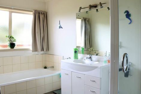 Photo of property in 20b Reeve Street, Levin, 5510