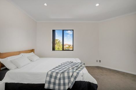 Photo of property in 10 Chieftain Rise, Goodwood Heights, Auckland, 2105