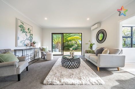 Photo of property in 15 Heretaunga Square, Silverstream, Upper Hutt, 5019