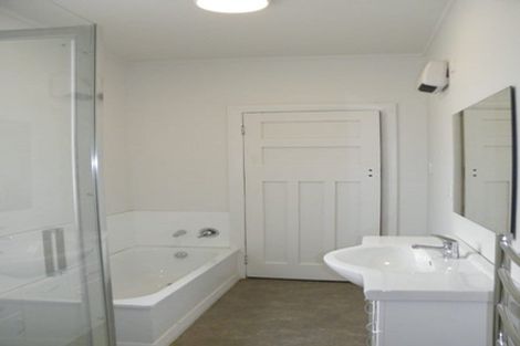 Photo of property in 27 Queen Street, Winton, 9720