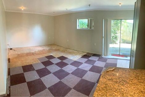 Photo of property in 33 Surf Road, Stanmore Bay, Whangaparaoa, 0932