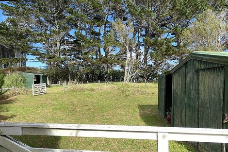 Photo of property in 15 Ngatawhiti Road, Te Kopuru, 0391