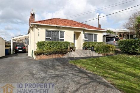 Photo of property in 43 Eastglen Road, Glen Eden, Auckland, 0602