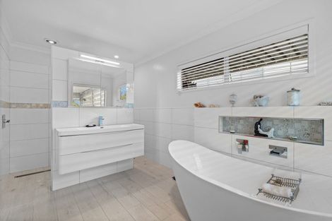 Photo of property in 6 Fred Carr Place, One Tree Point, 0118