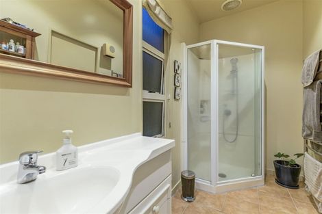 Photo of property in 56 Staincross Street, Green Bay, Auckland, 0604